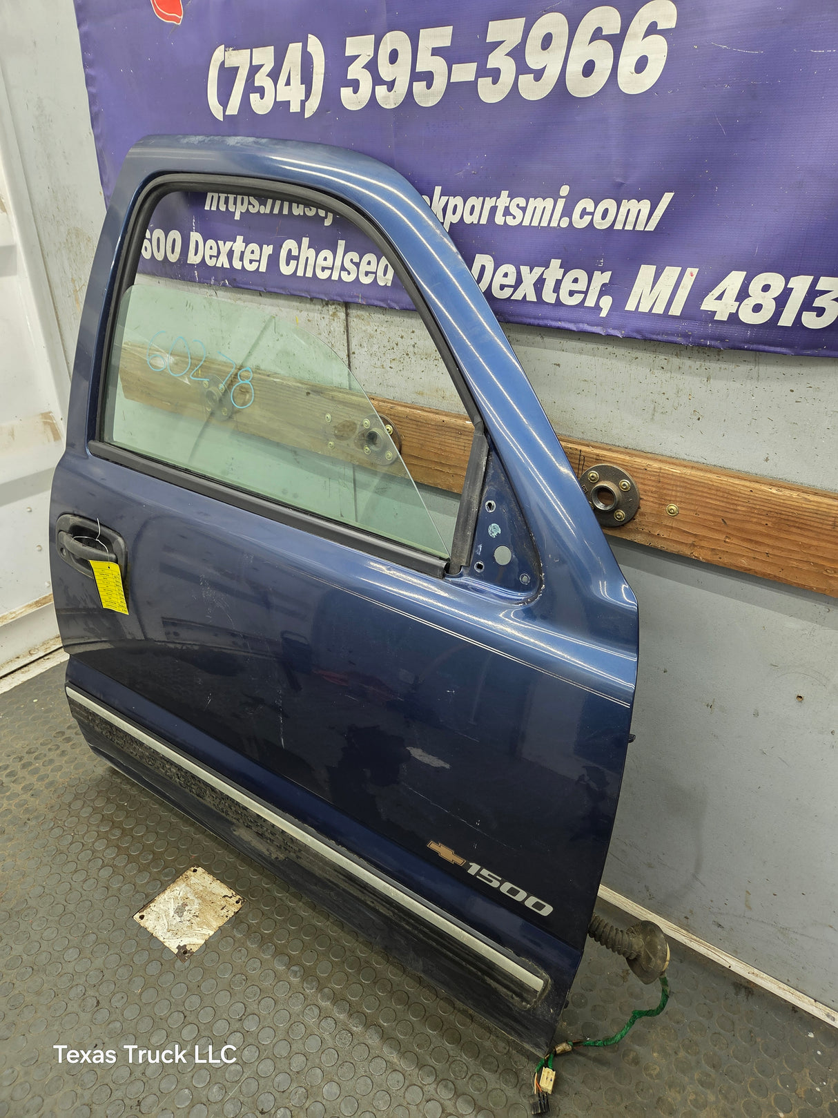 1999-2006 Chevrolet Silverado / GMC Sierra 1500 2500 3500 HD Front Passenger side Door RH