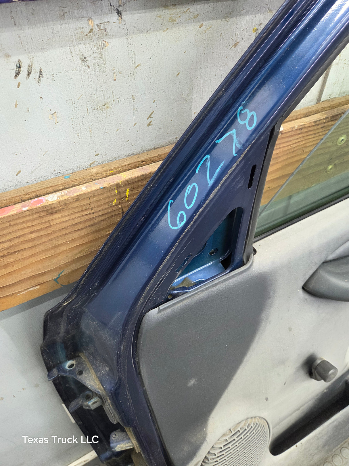 1999-2006 Chevrolet Silverado / GMC Sierra 1500 2500 3500 HD Front Passenger side Door RH