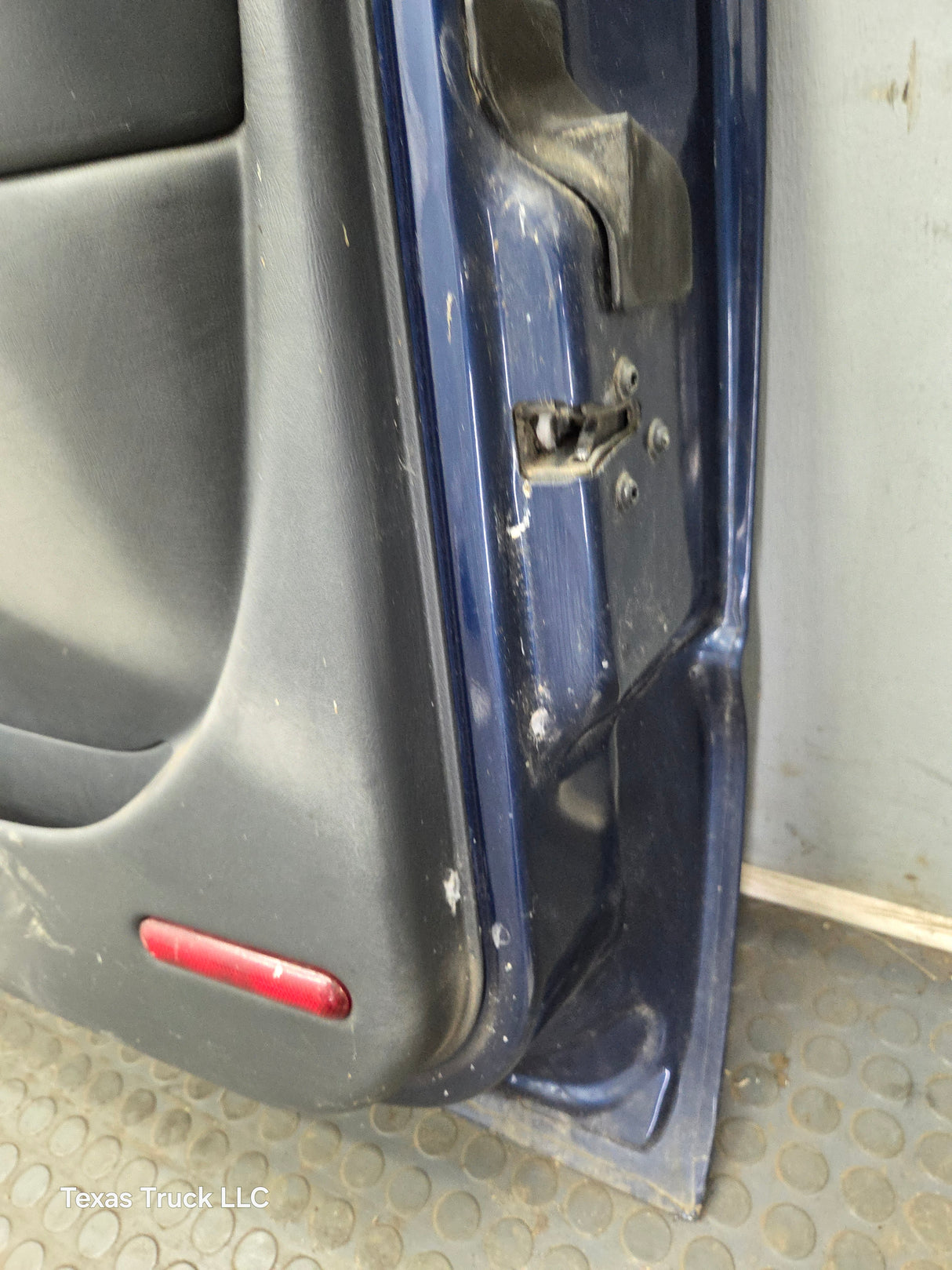 1999-2006 Chevrolet Silverado / GMC Sierra 1500 2500 3500 HD Front Passenger side Door RH
