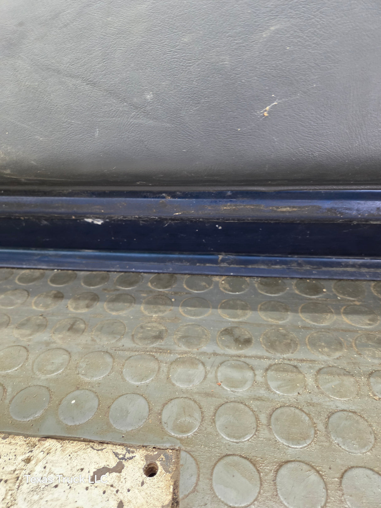 1999-2006 Chevrolet Silverado / GMC Sierra 1500 2500 3500 HD Front Passenger side Door RH