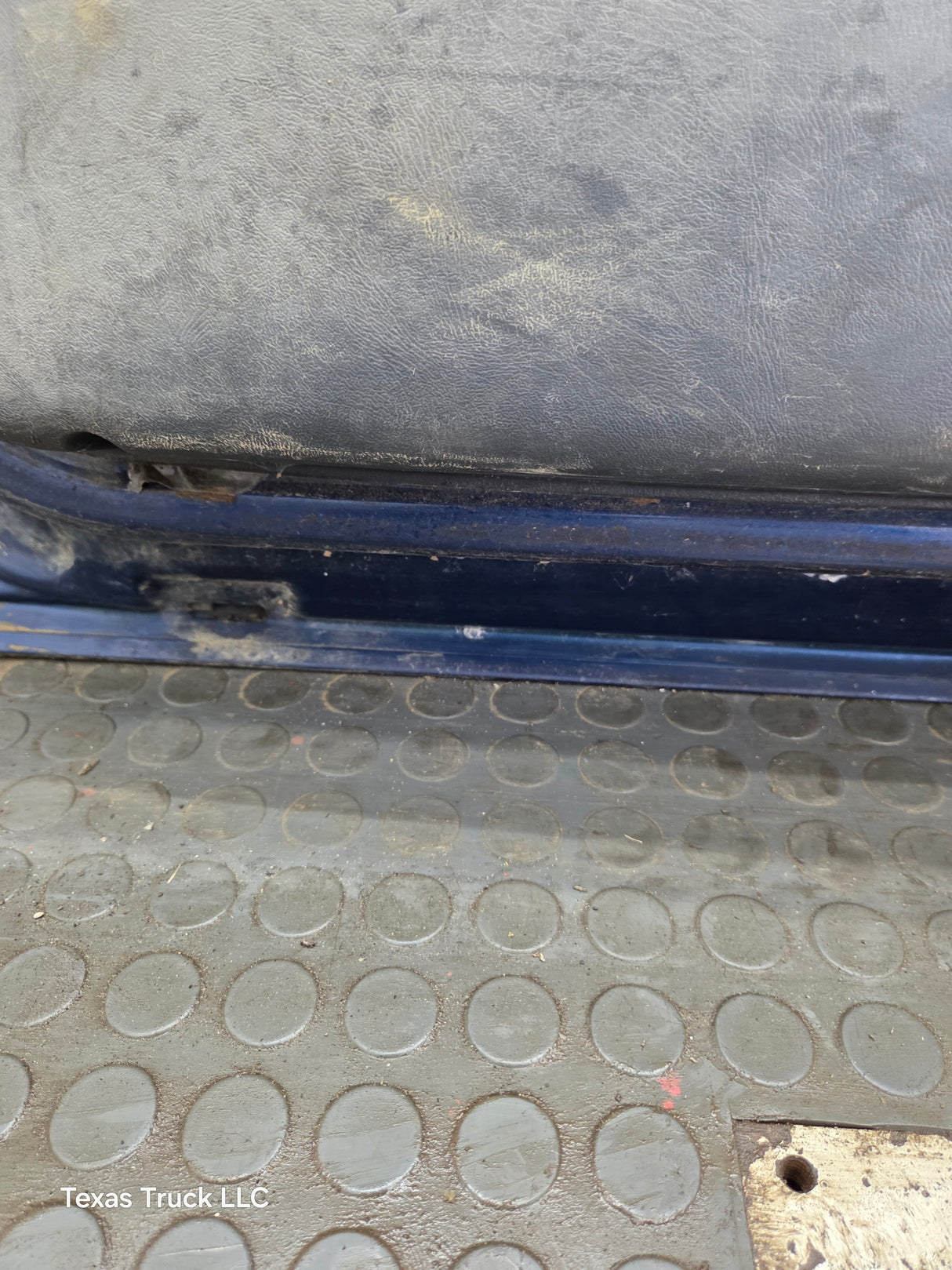 1999-2006 Chevrolet Silverado / GMC Sierra 1500 2500 3500 HD Front Passenger side Door RH