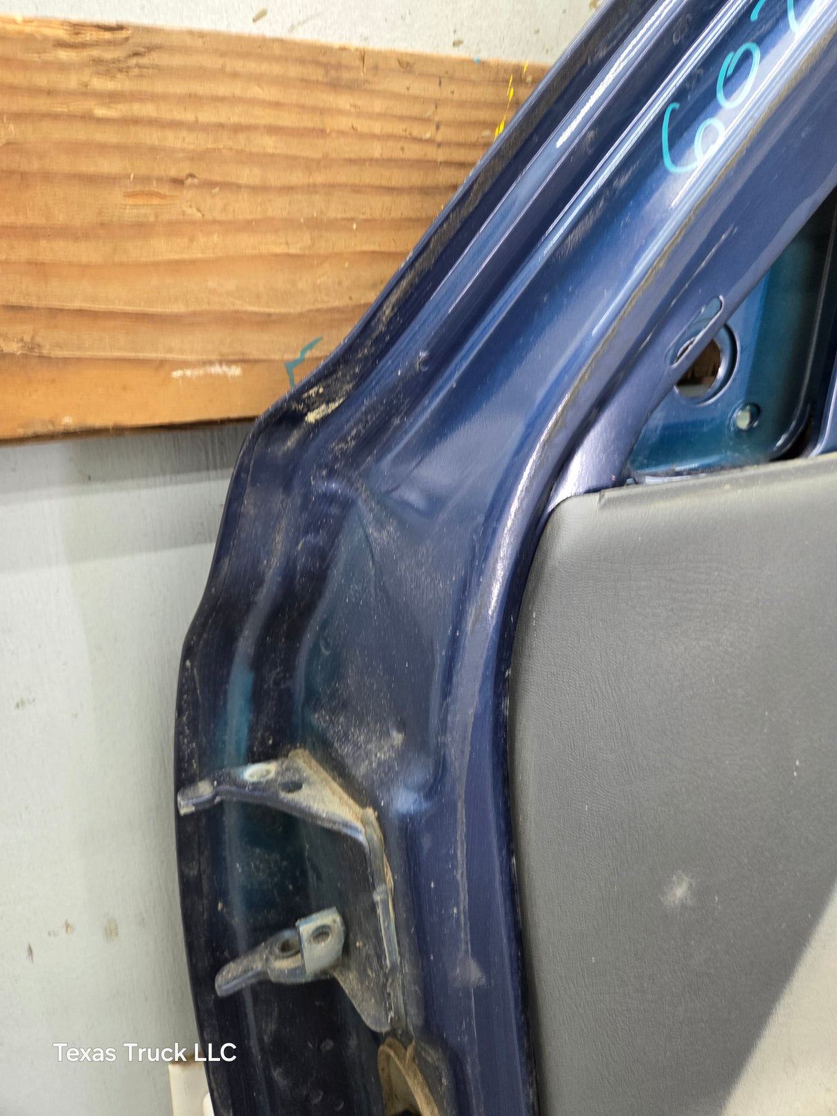 1999-2006 Chevrolet Silverado / GMC Sierra 1500 2500 3500 HD Front Passenger side Door RH