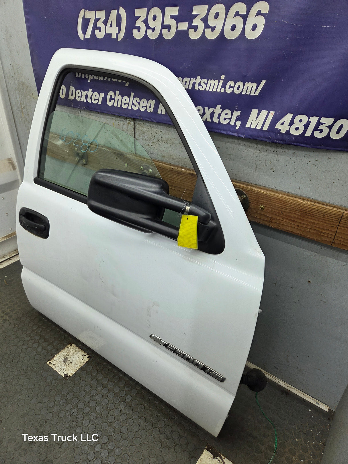 1999-2006 Chevrolet Silverado / GMC Sierra 1500 2500 3500 HD Front Passenger side Door RH