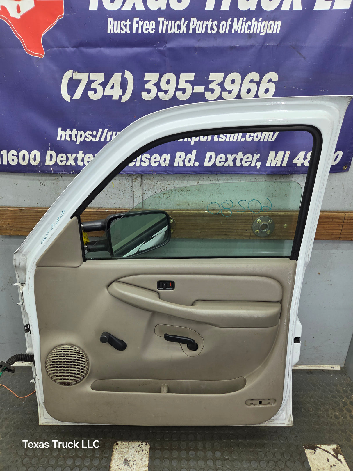 1999-2006 Chevrolet Silverado / GMC Sierra 1500 2500 3500 HD Front Passenger side Door RH