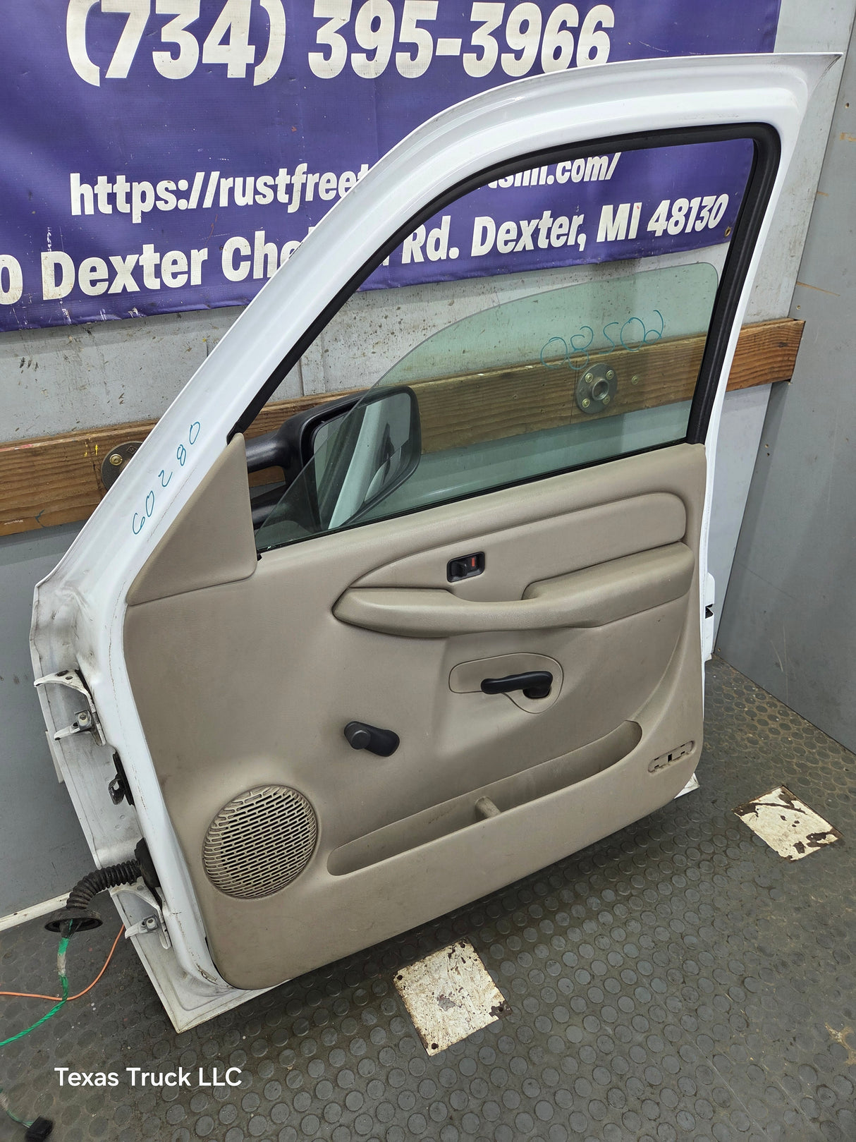 1999-2006 Chevrolet Silverado / GMC Sierra 1500 2500 3500 HD Front Passenger side Door RH