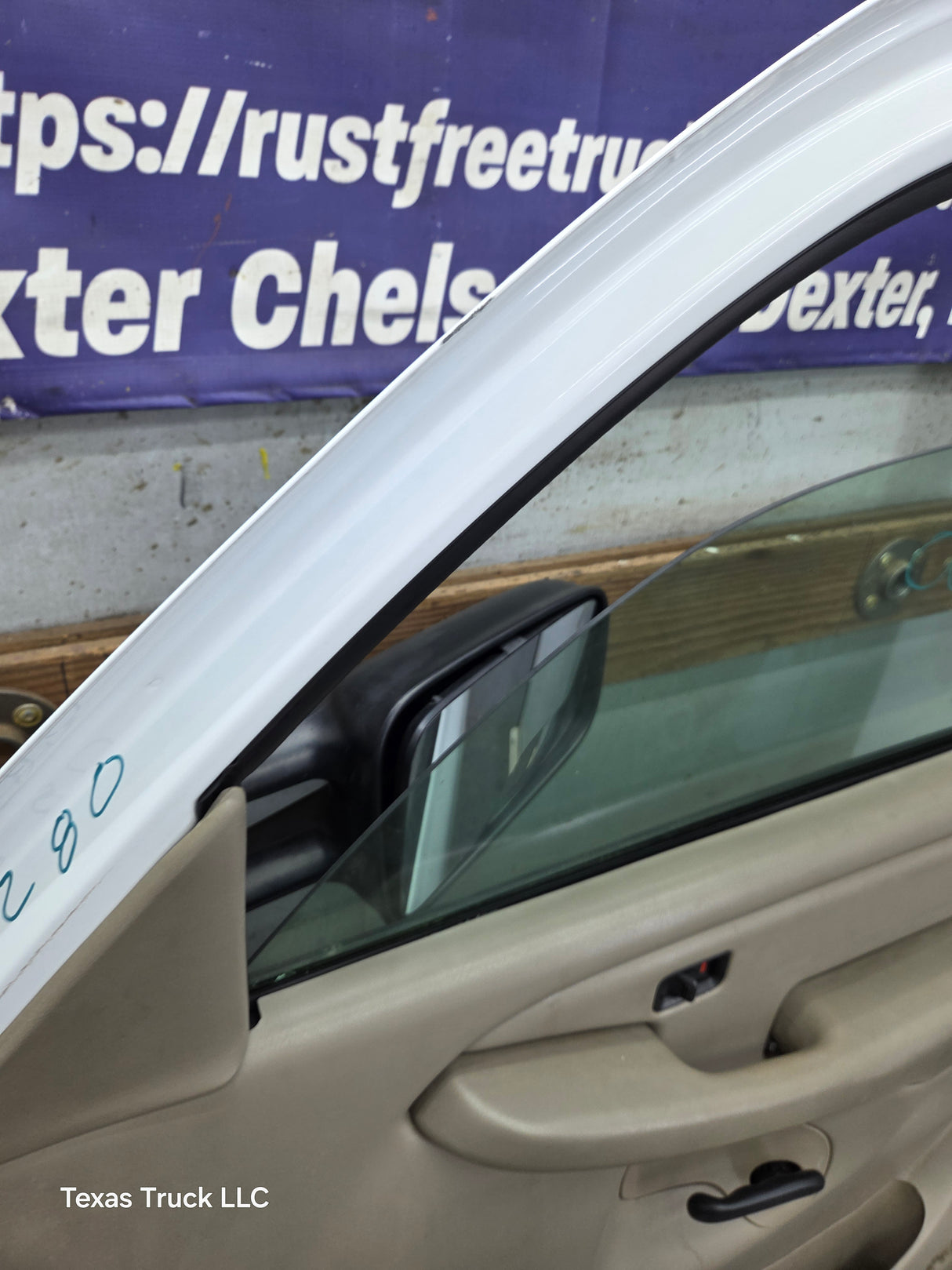 1999-2006 Chevrolet Silverado / GMC Sierra 1500 2500 3500 HD Front Passenger side Door RH