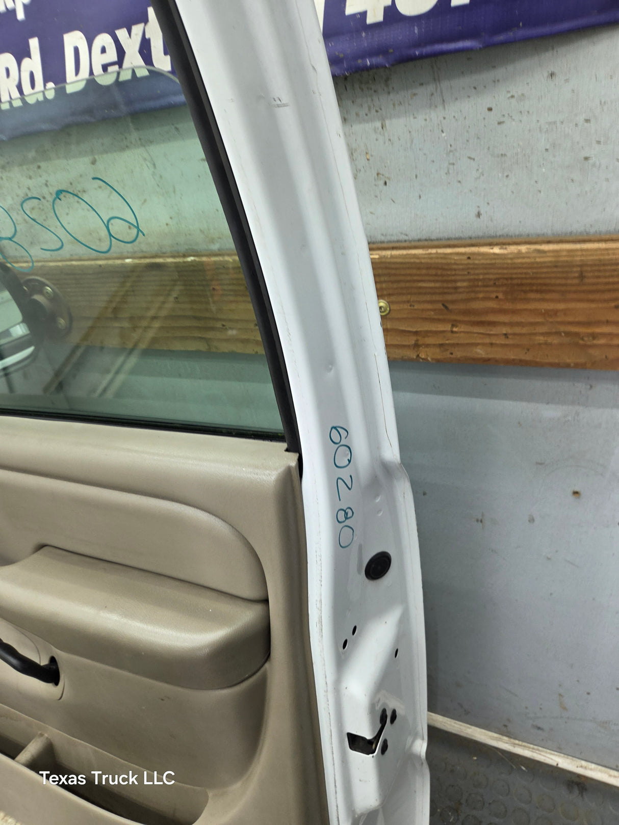 1999-2006 Chevrolet Silverado / GMC Sierra 1500 2500 3500 HD Front Passenger side Door RH