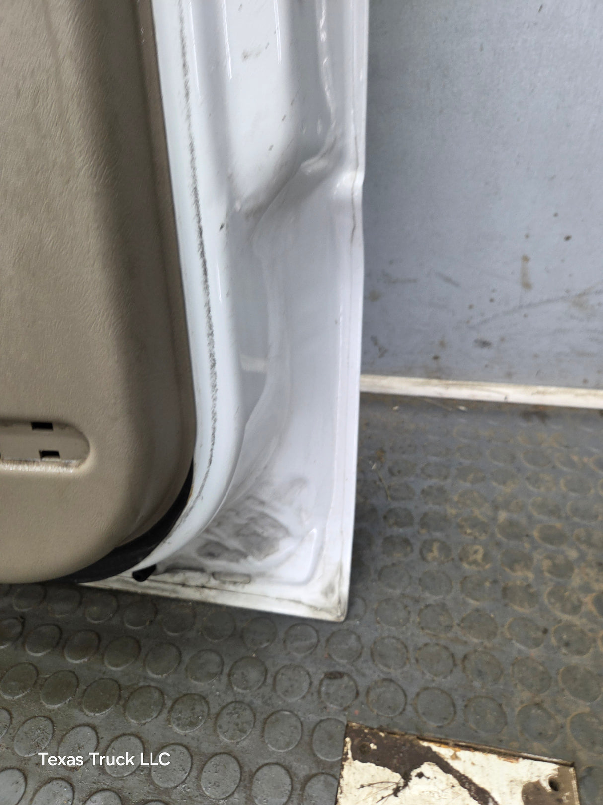 1999-2006 Chevrolet Silverado / GMC Sierra 1500 2500 3500 HD Front Passenger side Door RH