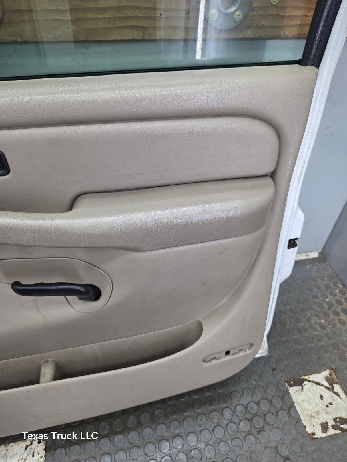 1999-2006 Chevrolet Silverado / GMC Sierra 1500 2500 3500 HD Front Passenger side Door RH