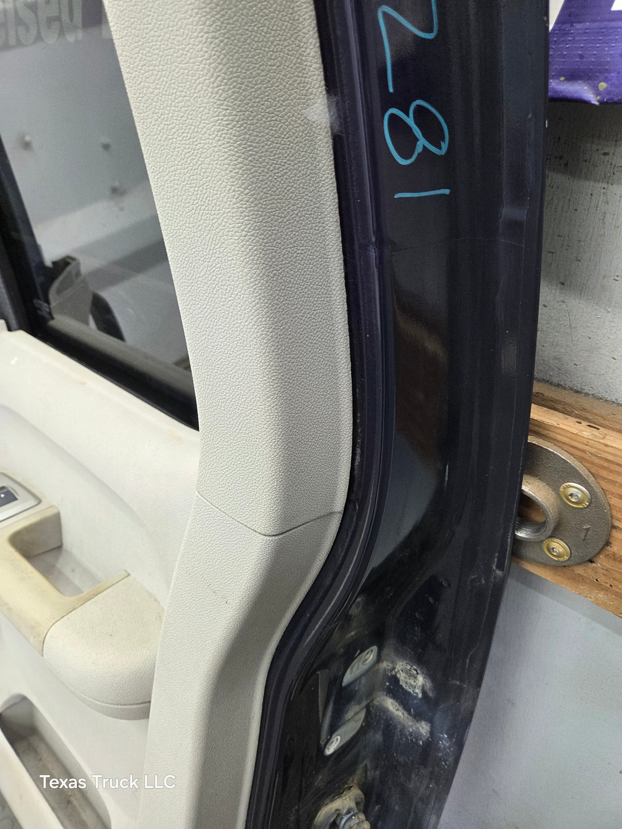 2007-2013 Chevrolet Silverado / GMC Sierra 1500 2500 3500 HD Passenger side Extended Cab RH Rear Door
