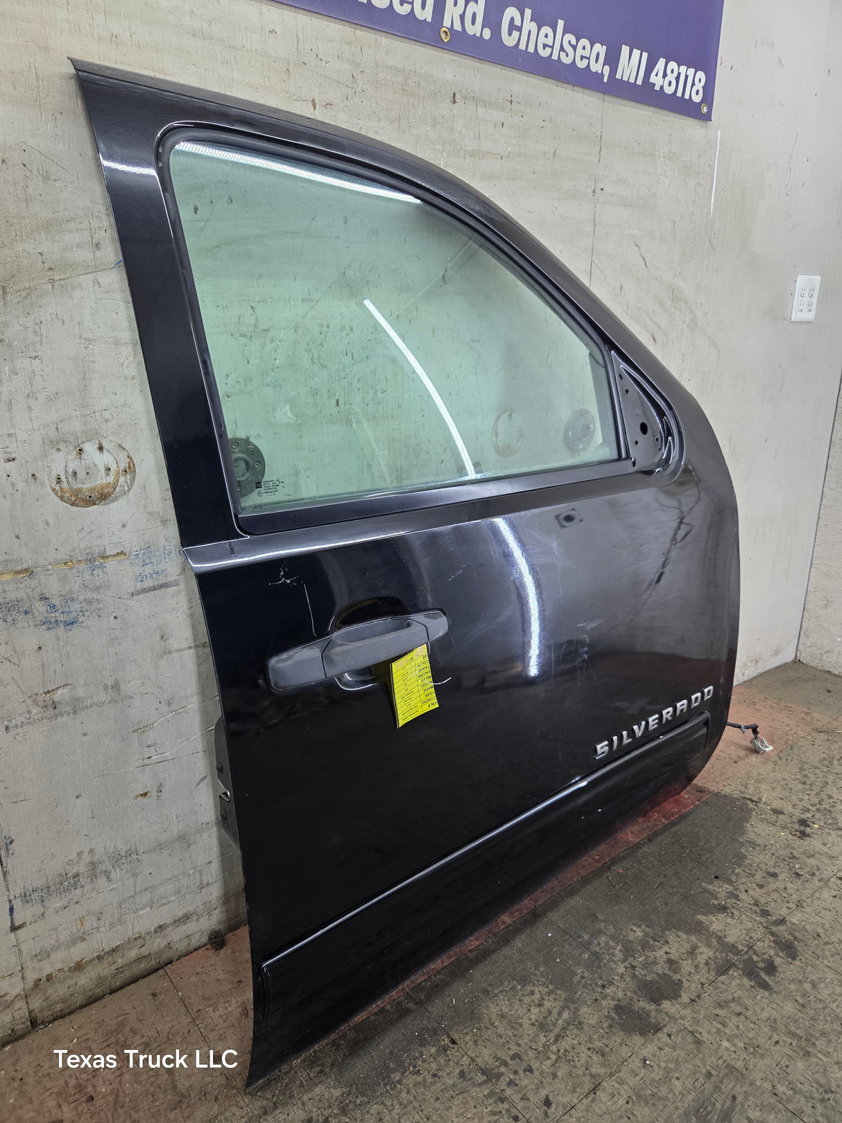 2007-2013 Chevrolet Silverado / GMC Sierra 1500 2500 3500 HD RH Front Passenger Side Door