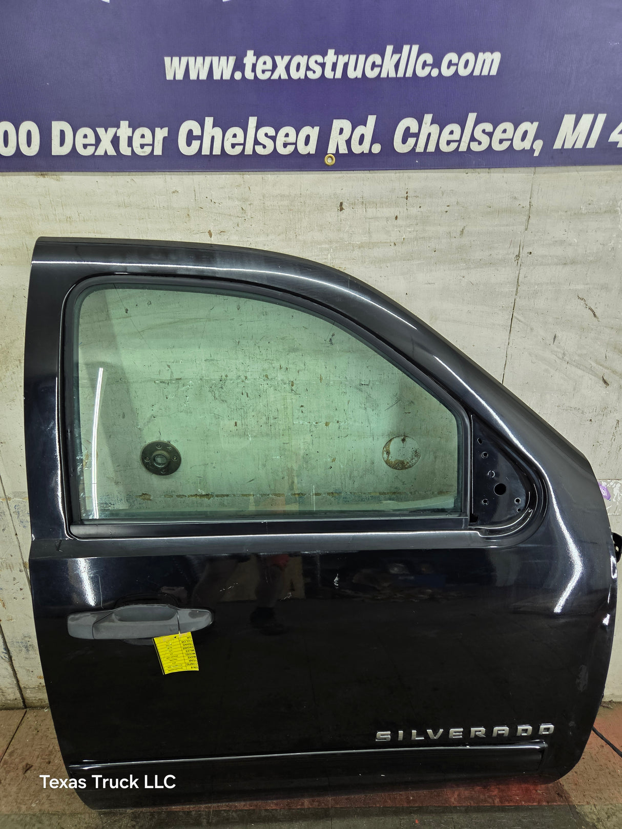 2007-2013 Chevrolet Silverado / GMC Sierra 1500 2500 3500 HD RH Front Passenger Side Door