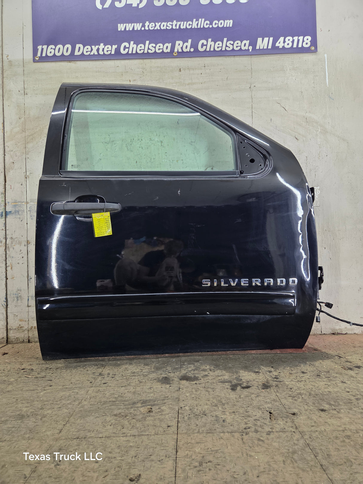 2007-2013 Chevrolet Silverado / GMC Sierra 1500 2500 3500 HD RH Front Passenger Side Door