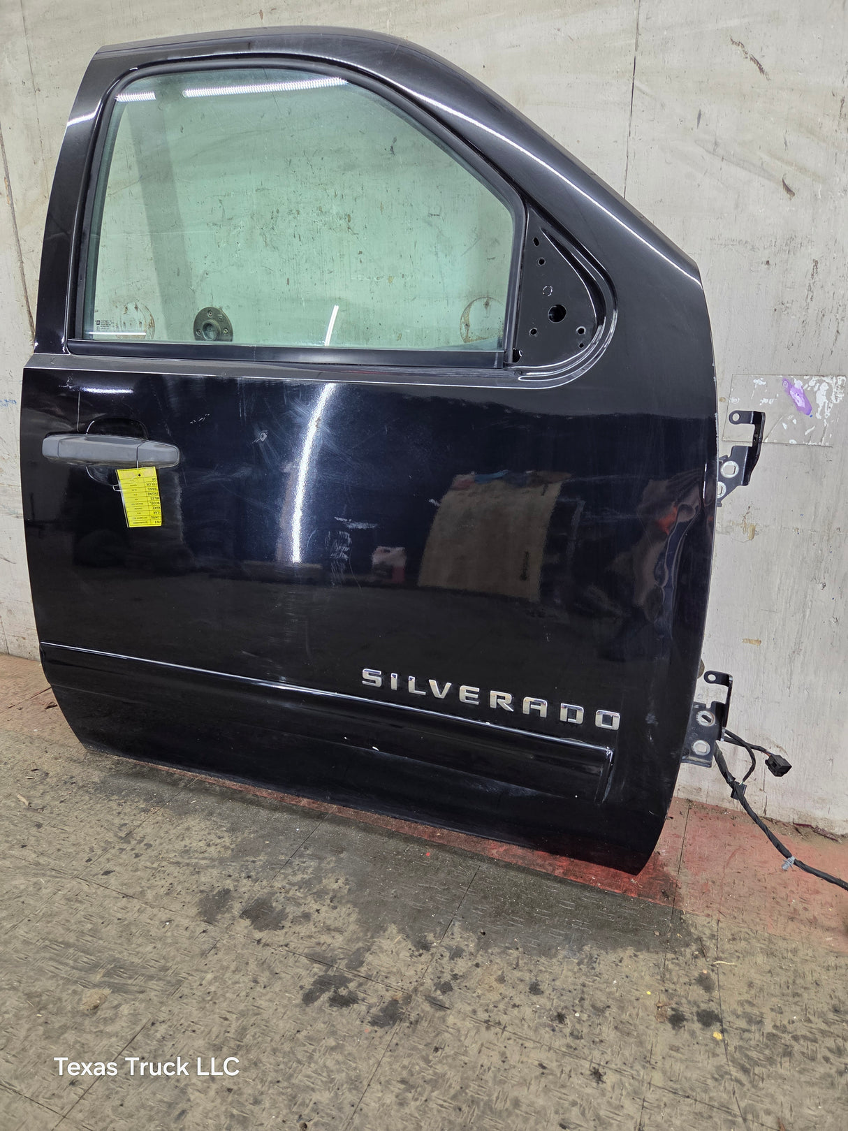 2007-2013 Chevrolet Silverado / GMC Sierra 1500 2500 3500 HD RH Front Passenger Side Door
