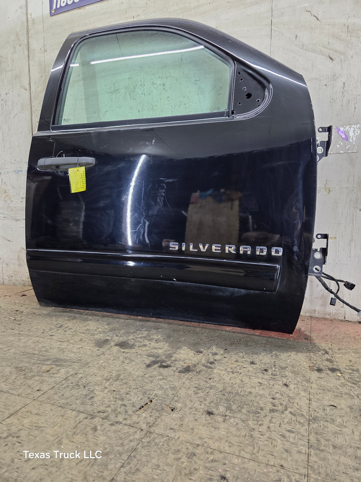 2007-2013 Chevrolet Silverado / GMC Sierra 1500 2500 3500 HD RH Front Passenger Side Door