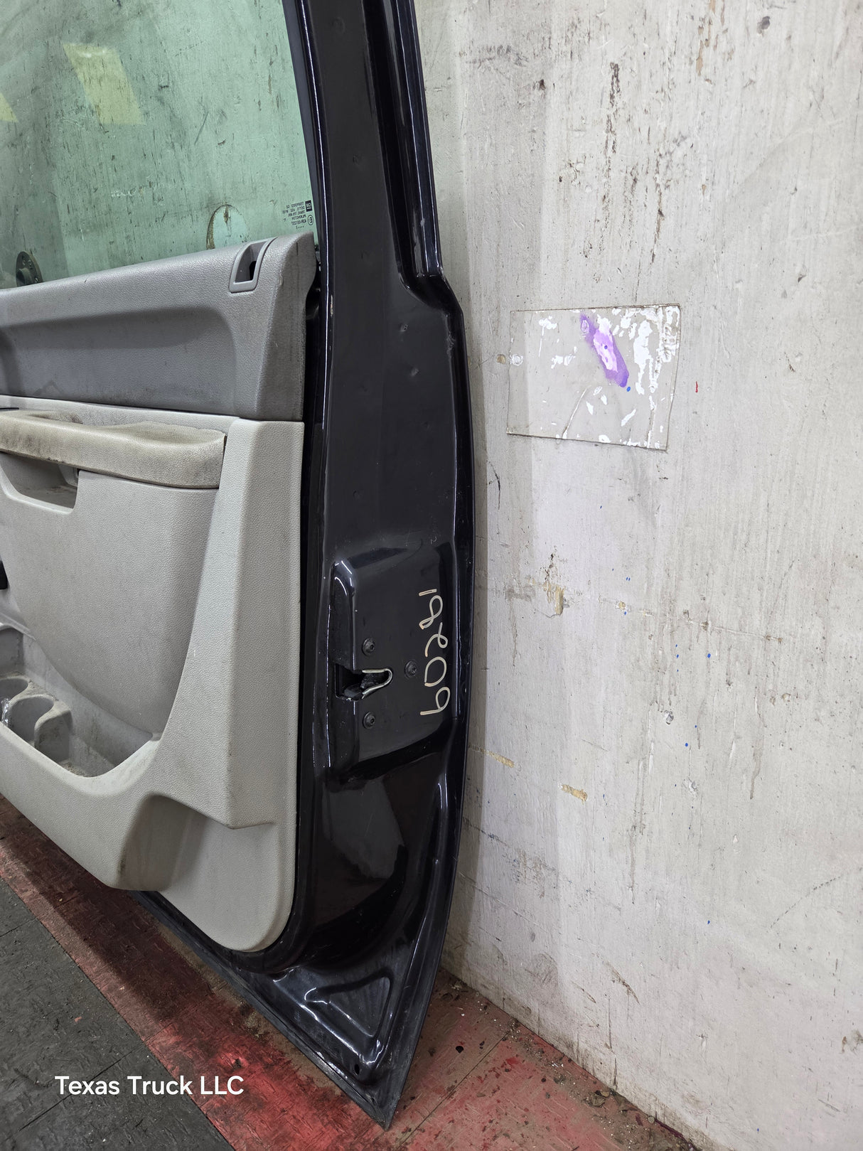 2007-2013 Chevrolet Silverado / GMC Sierra 1500 2500 3500 HD RH Front Passenger Side Door