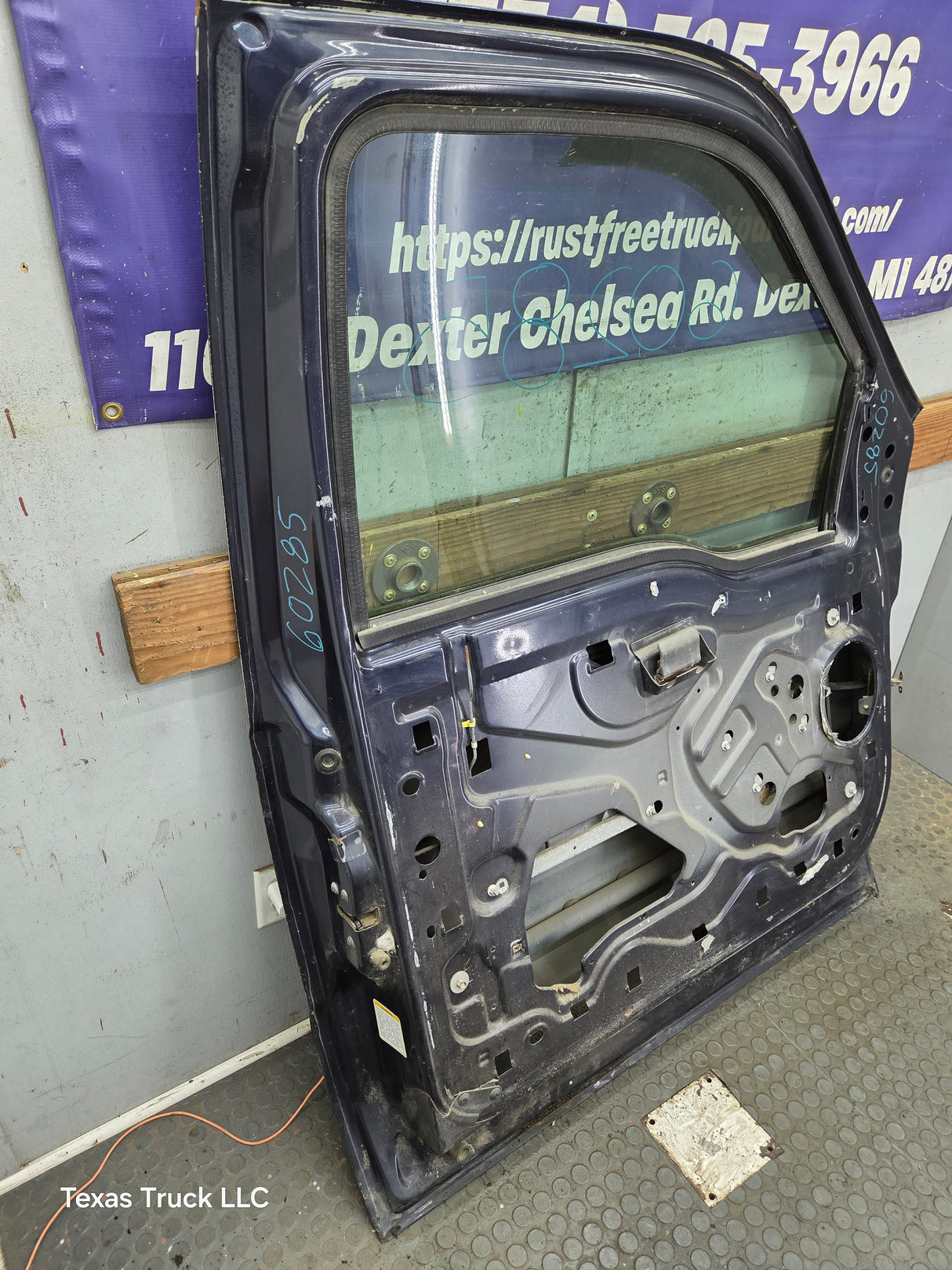 1999-2011 Ford Super Duty LH Driver Side Front Door F250 F350 F450 F550