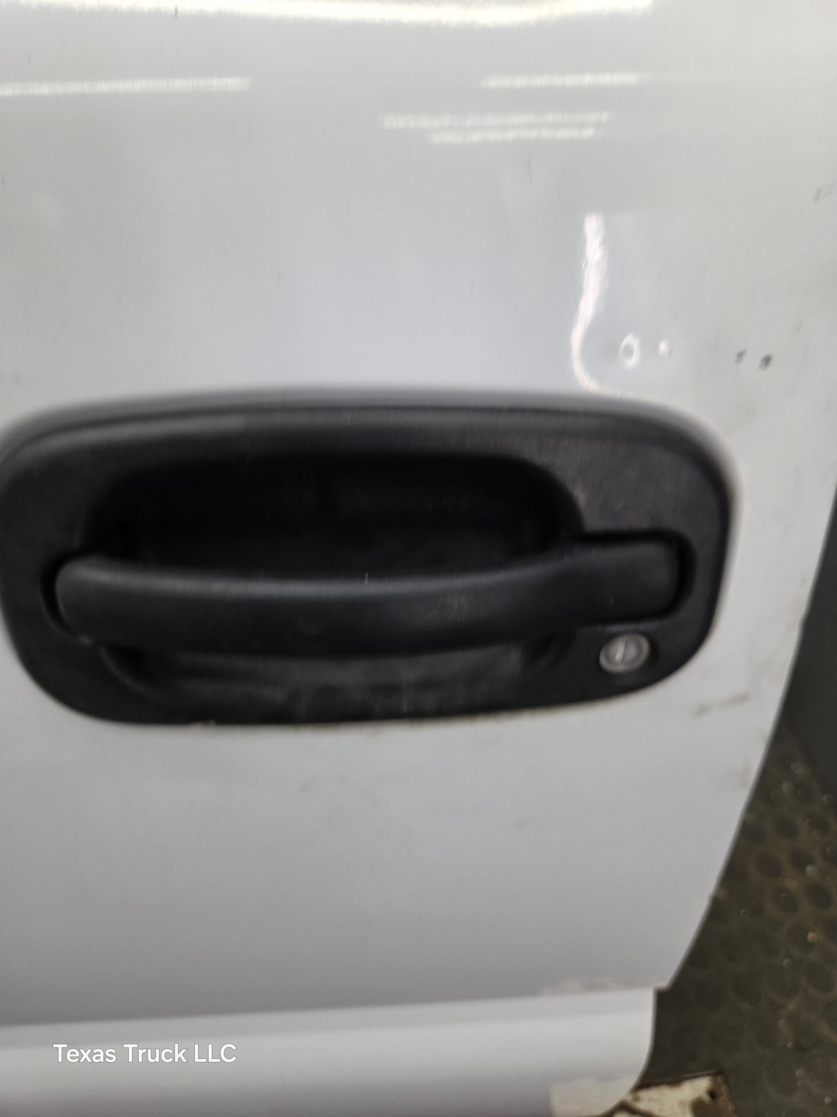 1999-2006 Chevrolet Silverado / GMC Sierra 1500 2500 3500 HD Front Driver Side Door LH