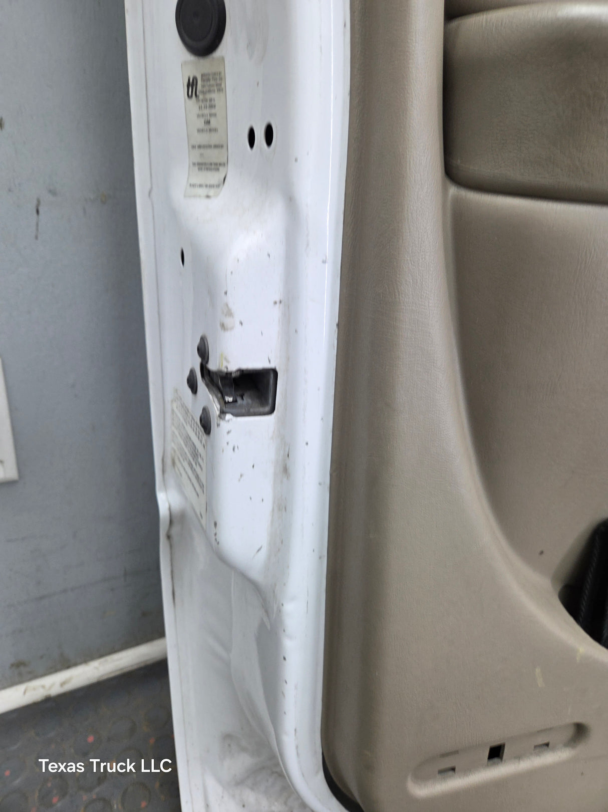 1999-2006 Chevrolet Silverado / GMC Sierra 1500 2500 3500 HD Front Driver Side Door LH