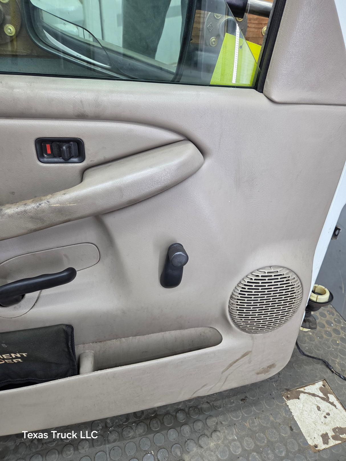 1999-2006 Chevrolet Silverado / GMC Sierra 1500 2500 3500 HD Front Driver Side Door LH