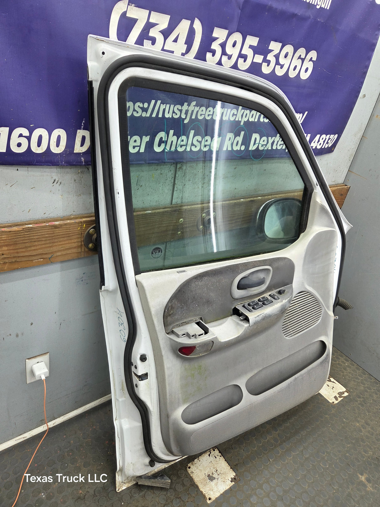 1997-2003 Ford F150 Crew Cab Driver Side LH Front Door