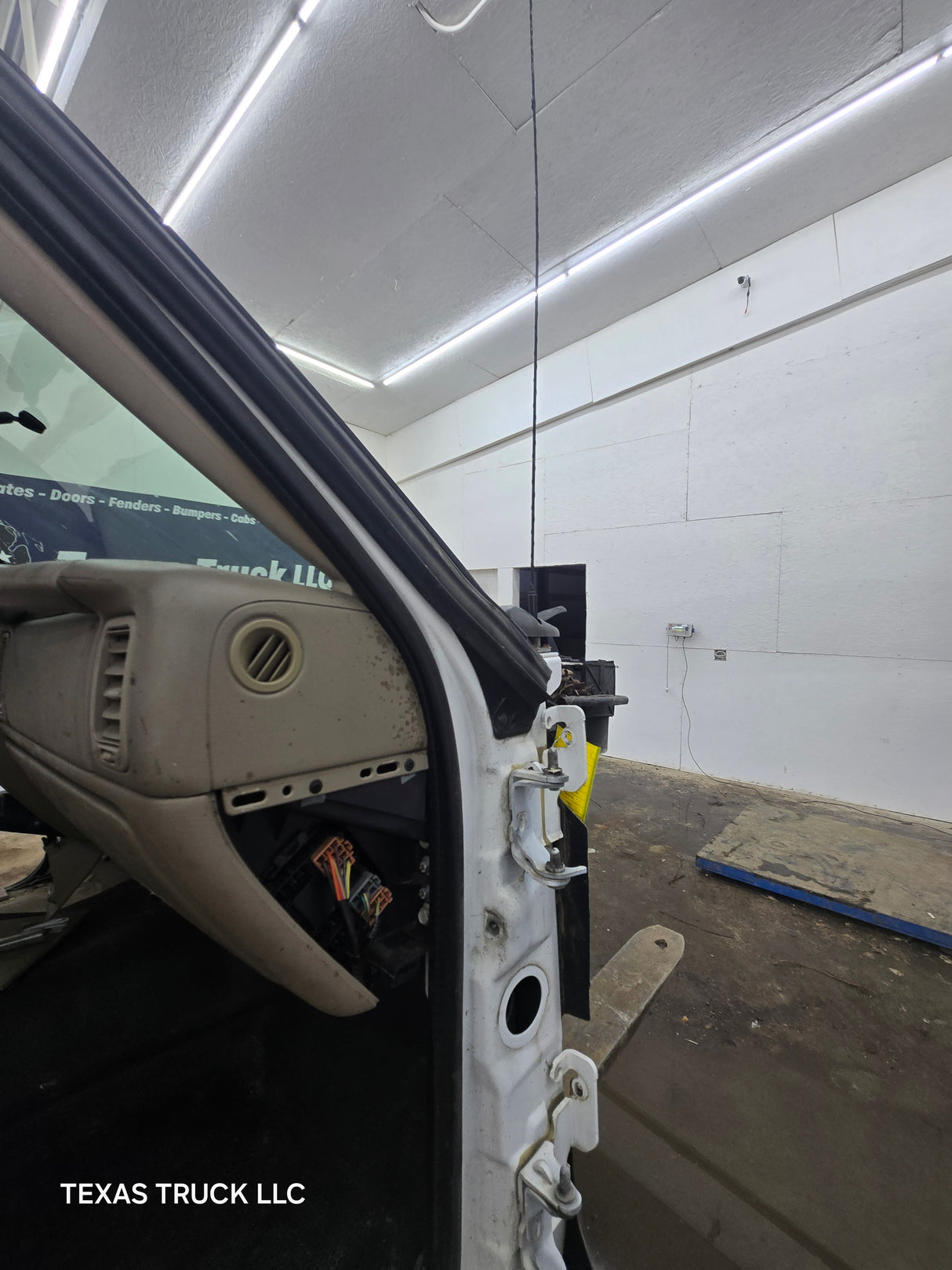 1999-2007 Chevrolet Silverado / GMC Sierra 1500 2500 HD 3500HD Regular Cab Body