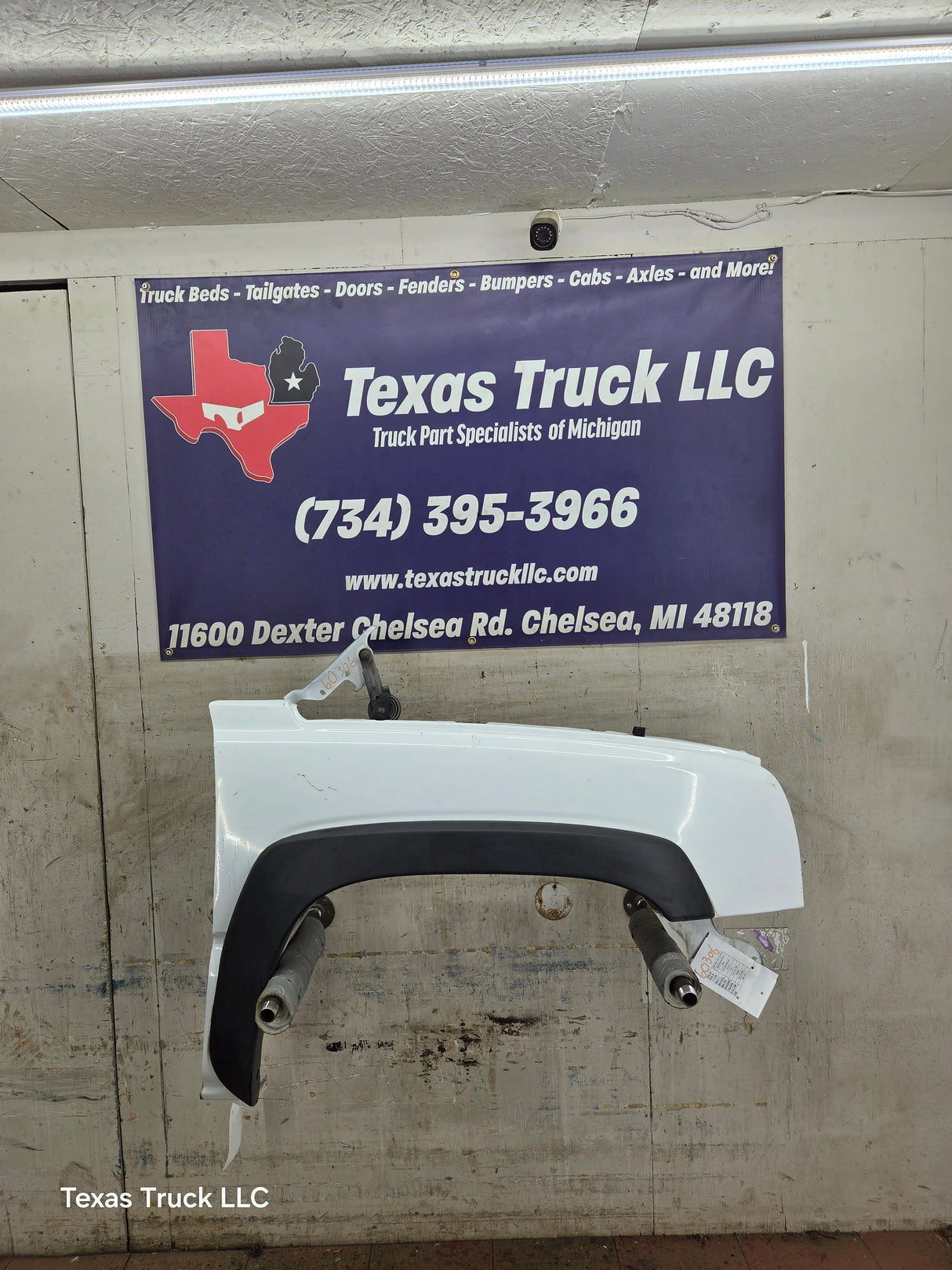 2003-2007 Chevrolet Silverado / Tahoe / Suburban 1500 2500 3500 HD RH Passenger Side "Cateye" Front Fender - Summit White