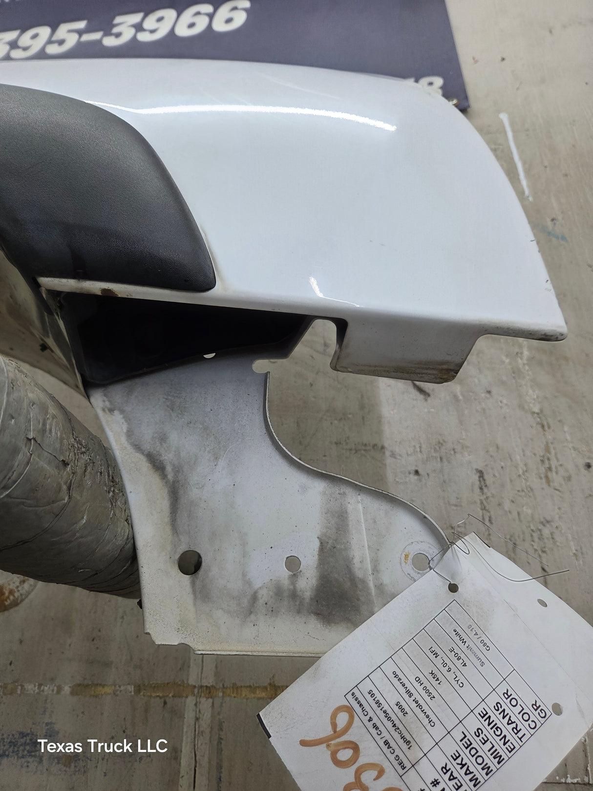 2003-2007 Chevrolet Silverado / Tahoe / Suburban 1500 2500 3500 HD RH Passenger Side "Cateye" Front Fender - Summit White