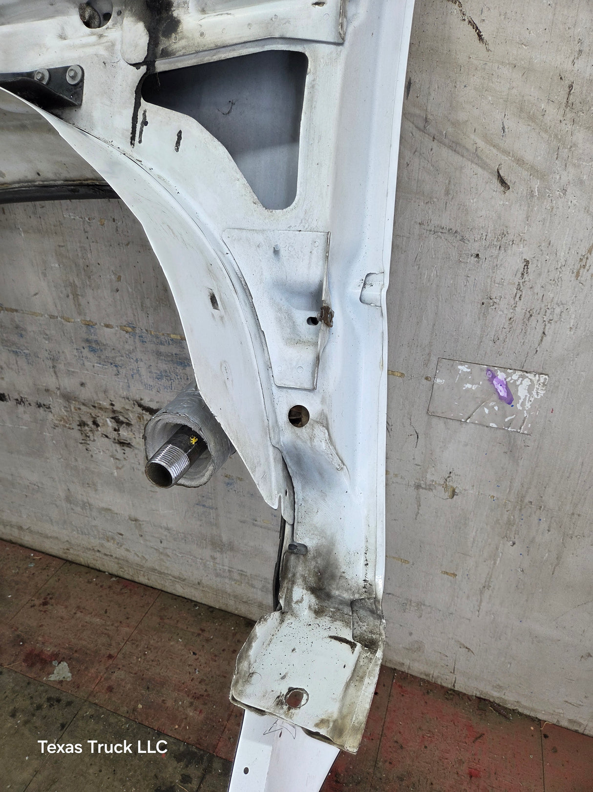 2003-2007 Chevrolet Silverado / Tahoe / Suburban 1500 2500 3500 HD RH Passenger Side "Cateye" Front Fender - Summit White