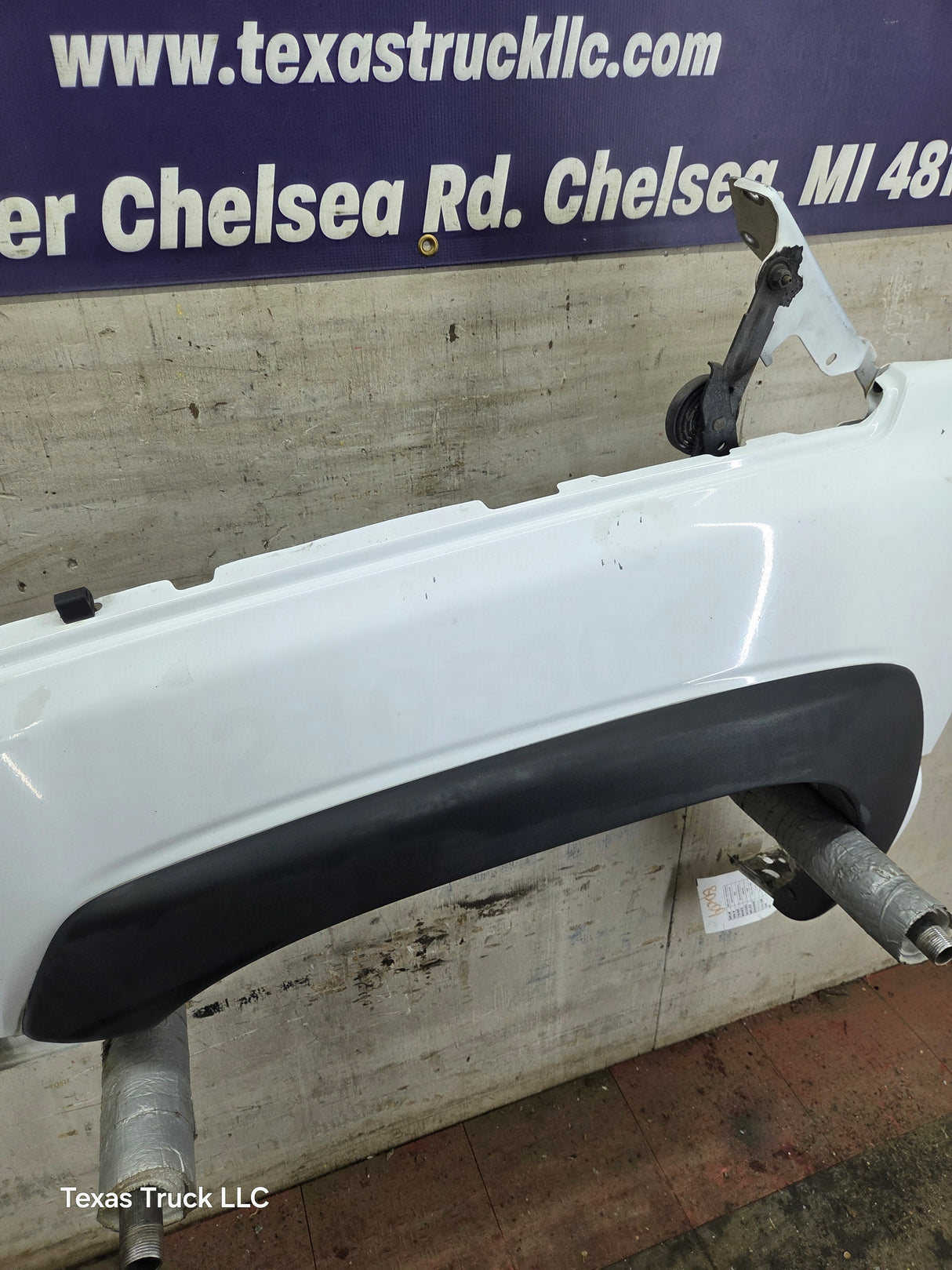 2003-2007 Chevrolet Silverado / Tahoe / Suburban 1500 2500 3500 HD LH Driver Side "Cateye" Front Fender - Summit White
