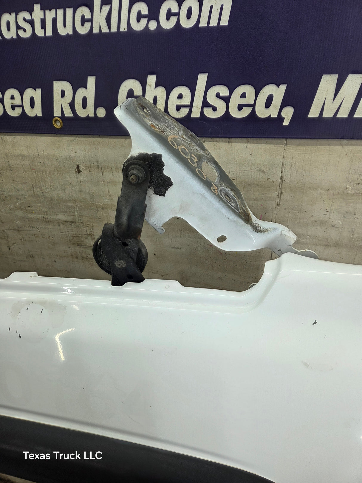 2003-2007 Chevrolet Silverado / Tahoe / Suburban 1500 2500 3500 HD LH Driver Side "Cateye" Front Fender - Summit White