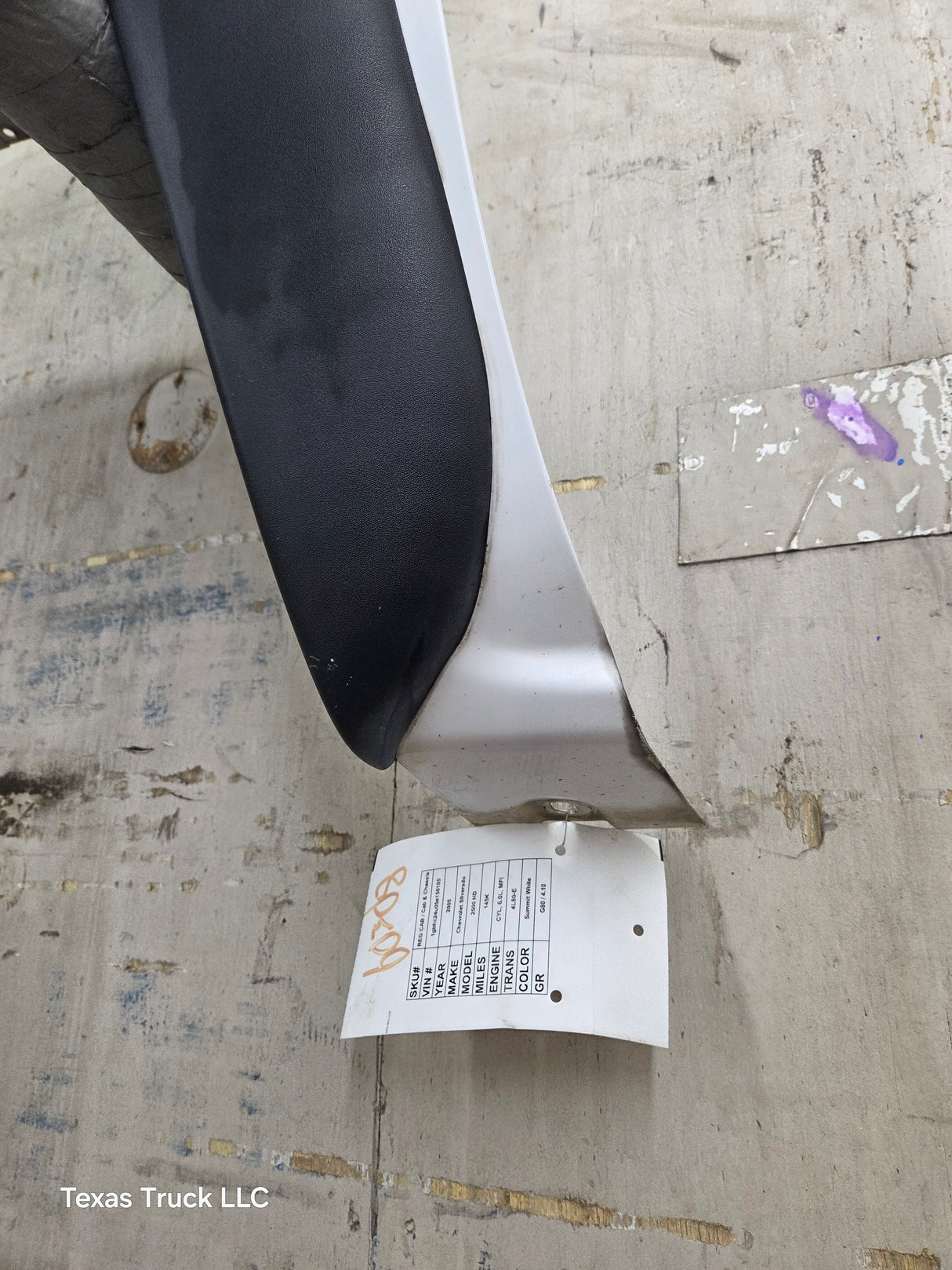 2003-2007 Chevrolet Silverado / Tahoe / Suburban 1500 2500 3500 HD LH Driver Side "Cateye" Front Fender - Summit White