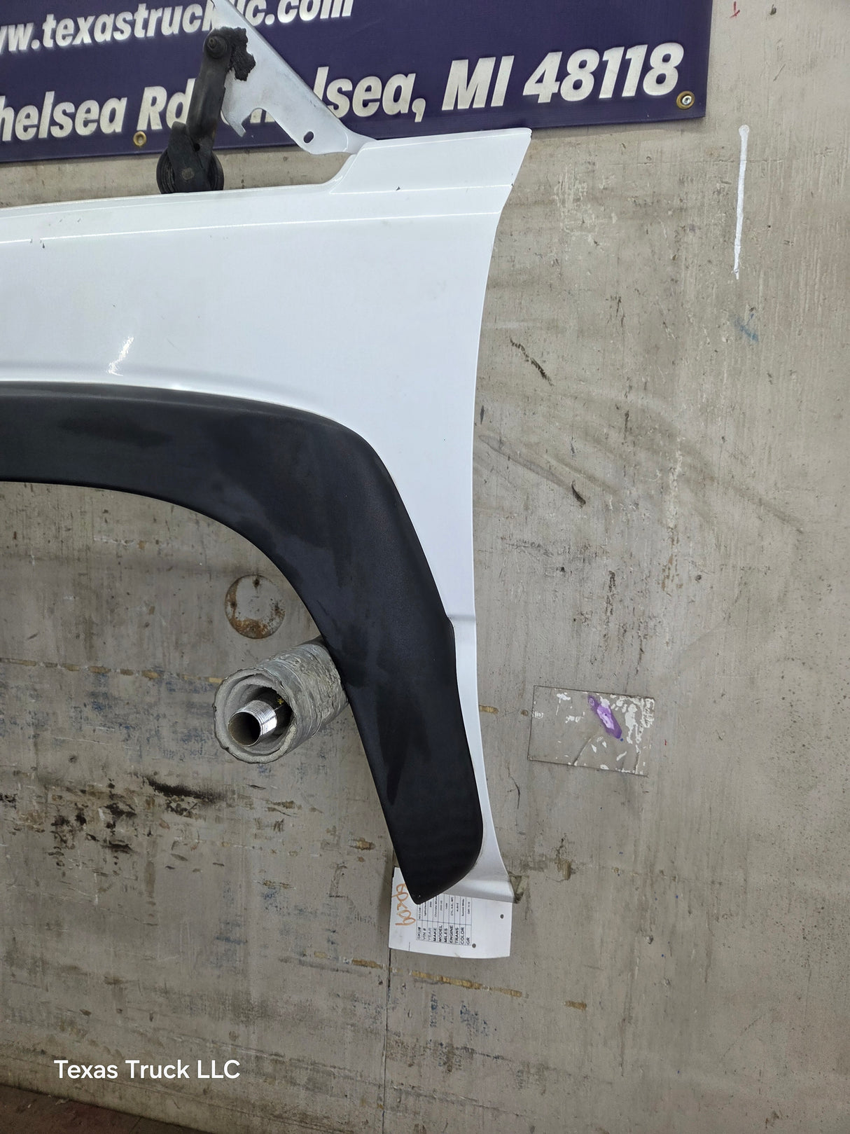 2003-2007 Chevrolet Silverado / Tahoe / Suburban 1500 2500 3500 HD LH Driver Side "Cateye" Front Fender - Summit White
