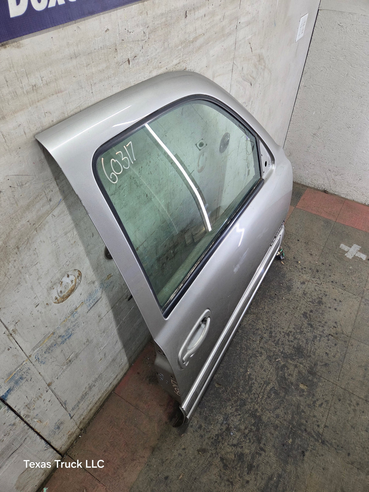 1999-2006 Chevrolet Silverado / GMC Sierra 1500 2500 3500 HD Front Passenger Side Door RH