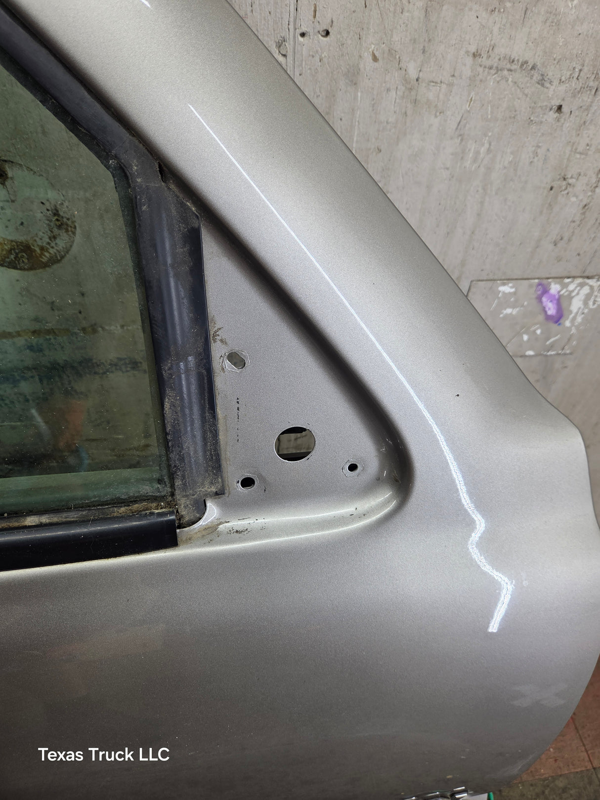 1999-2006 Chevrolet Silverado / GMC Sierra 1500 2500 3500 HD Front Passenger Side Door RH