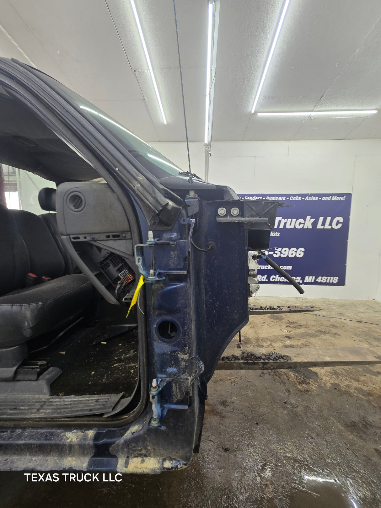 1999-2007 Chevrolet Silverado / GMC Sierra 1500 2500 HD 3500HD Regular Cab Body - Summit white