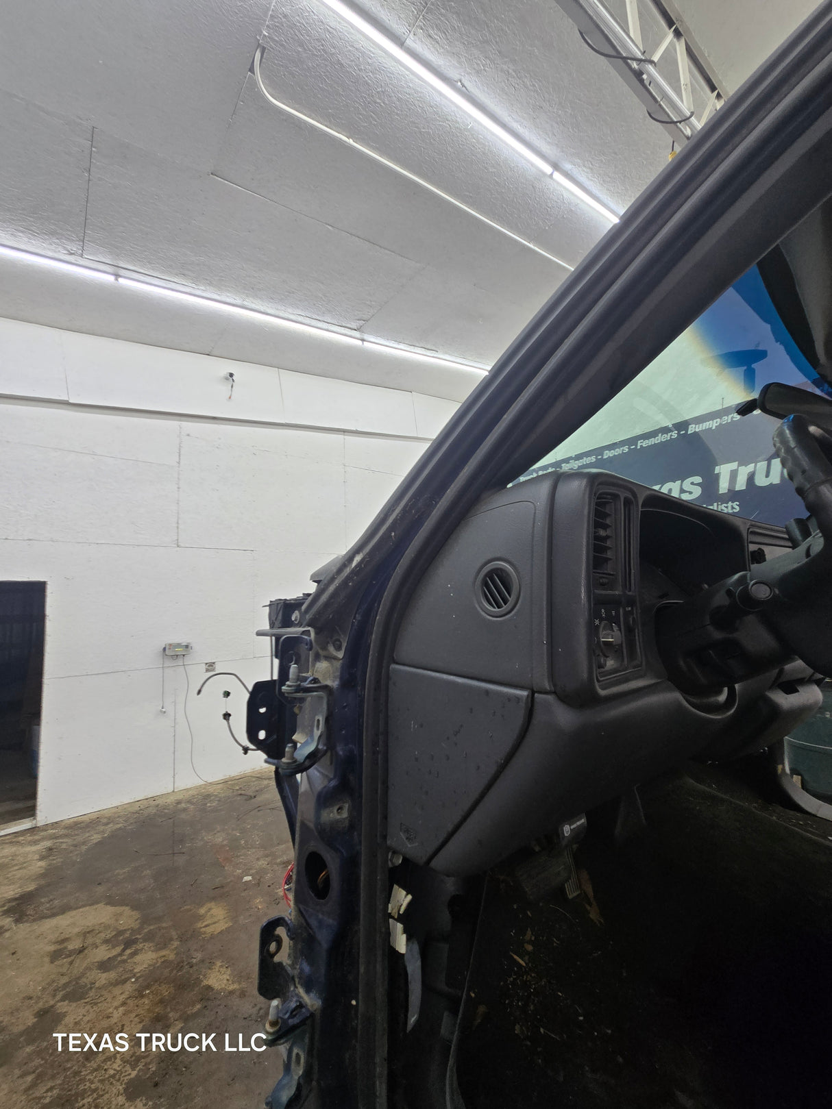 1999-2007 Chevrolet Silverado / GMC Sierra 1500 2500 HD 3500HD Regular Cab Body - Summit white