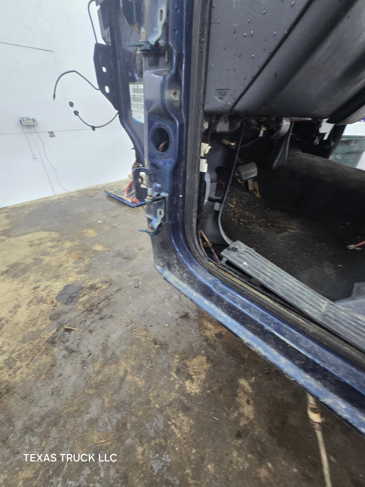 1999-2007 Chevrolet Silverado / GMC Sierra 1500 2500 HD 3500HD Regular Cab Body - Summit white