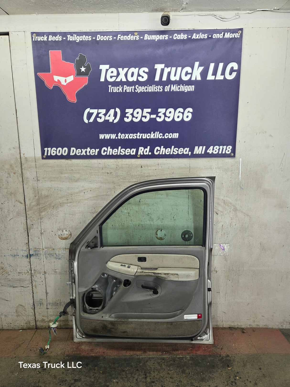 1999-2006 Chevrolet Silverado / GMC Sierra 1500 2500 3500 HD Front Passenger Side Door RH