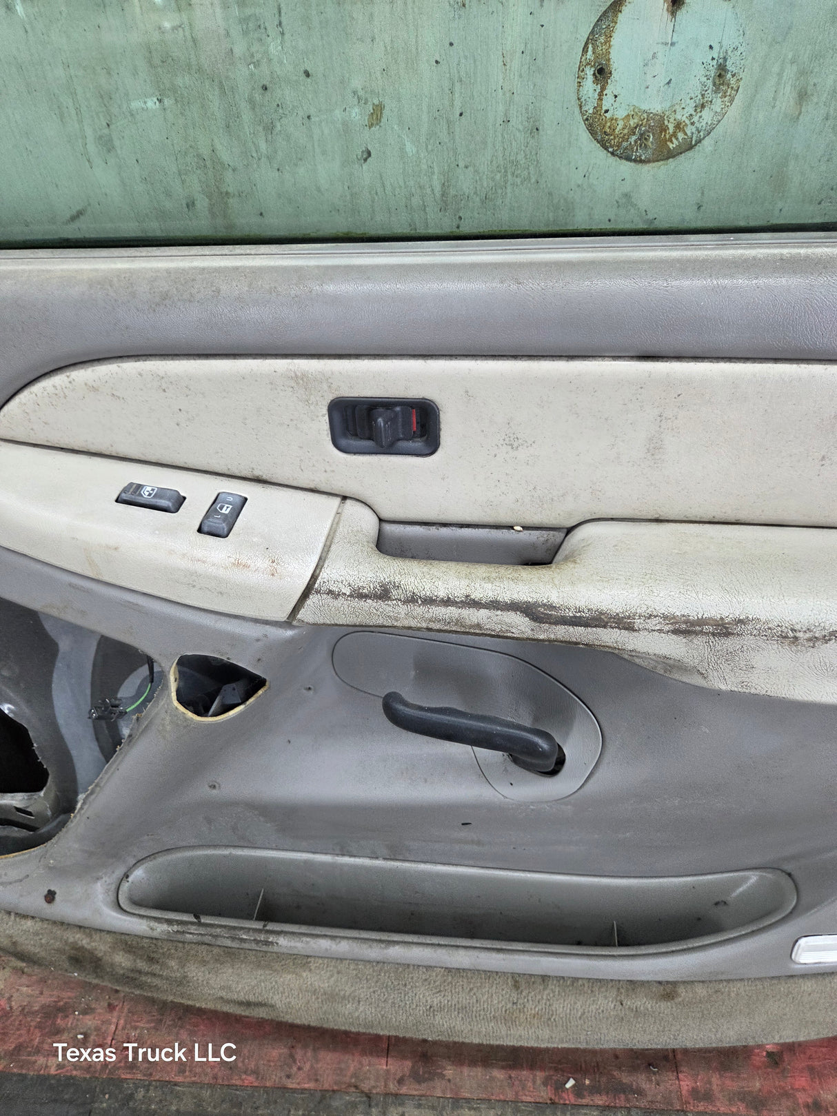 1999-2006 Chevrolet Silverado / GMC Sierra 1500 2500 3500 HD Front Passenger Side Door RH