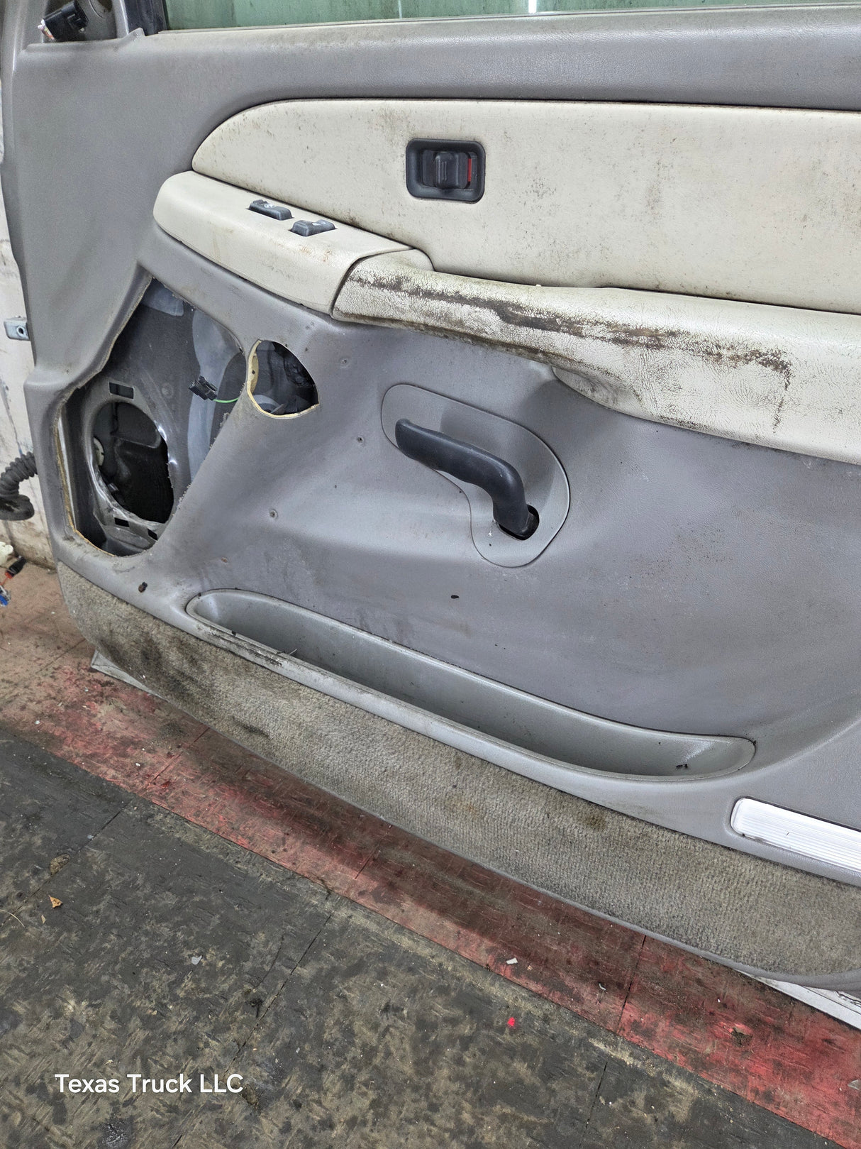 1999-2006 Chevrolet Silverado / GMC Sierra 1500 2500 3500 HD Front Passenger Side Door RH