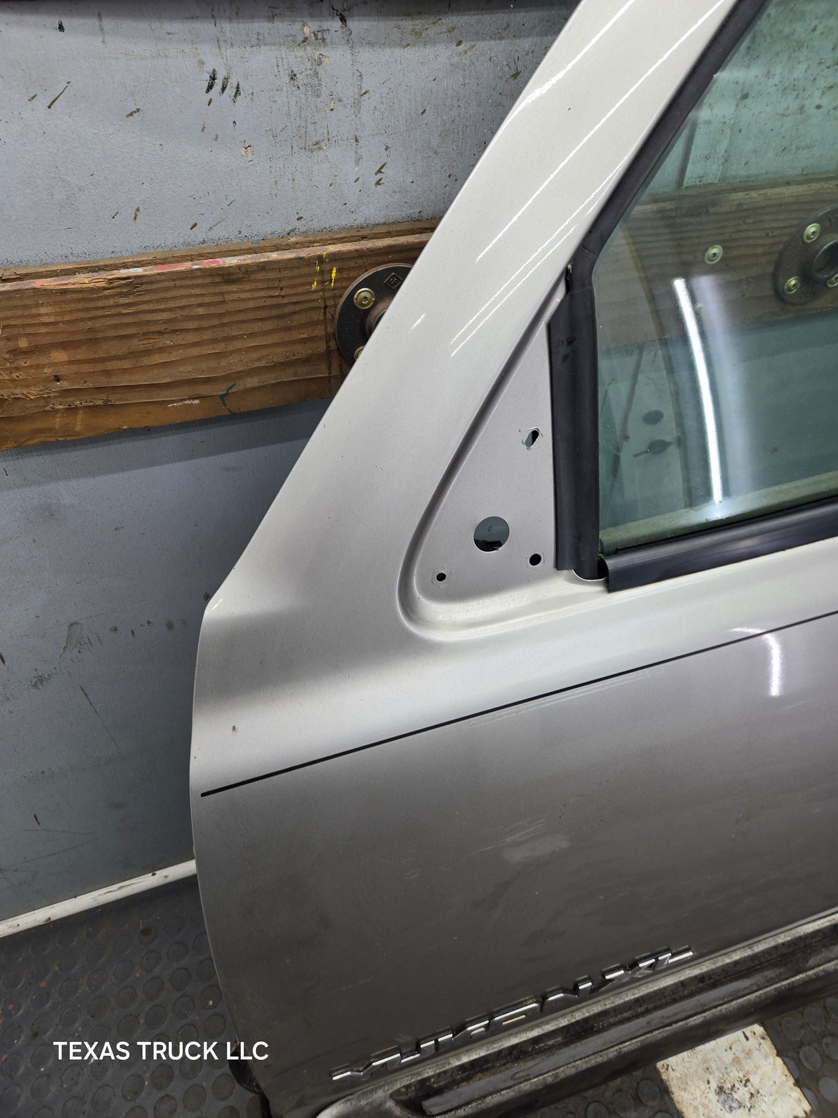 1999-2006 Chevrolet Silverado / GMC Sierra 1500 2500 3500 HD Front Driver Side Door LH