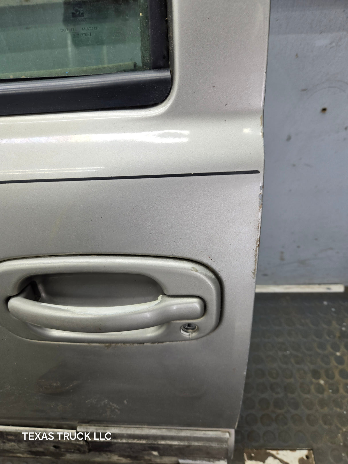 1999-2006 Chevrolet Silverado / GMC Sierra 1500 2500 3500 HD Front Driver Side Door LH