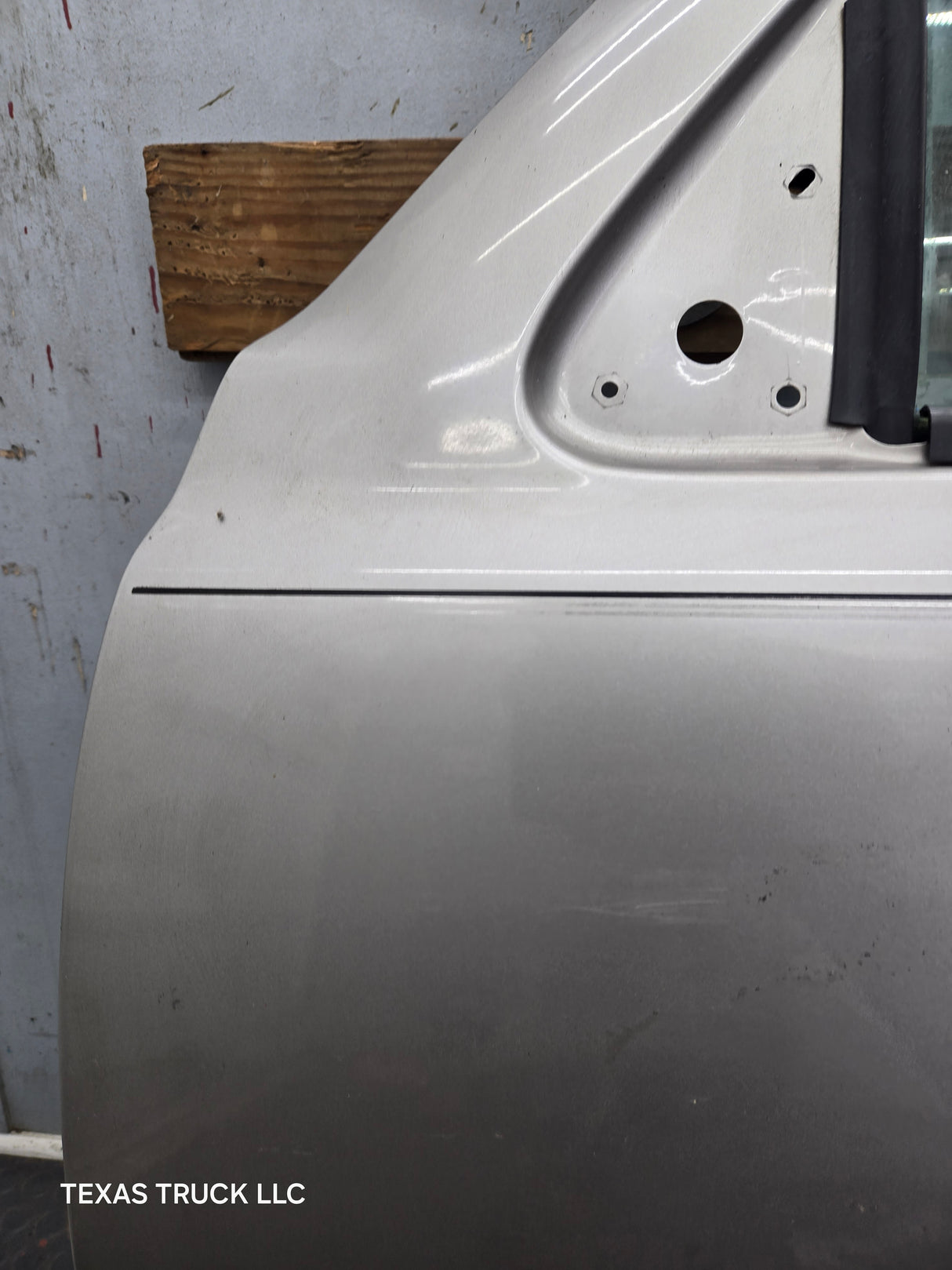 1999-2006 Chevrolet Silverado / GMC Sierra 1500 2500 3500 HD Front Driver Side Door LH