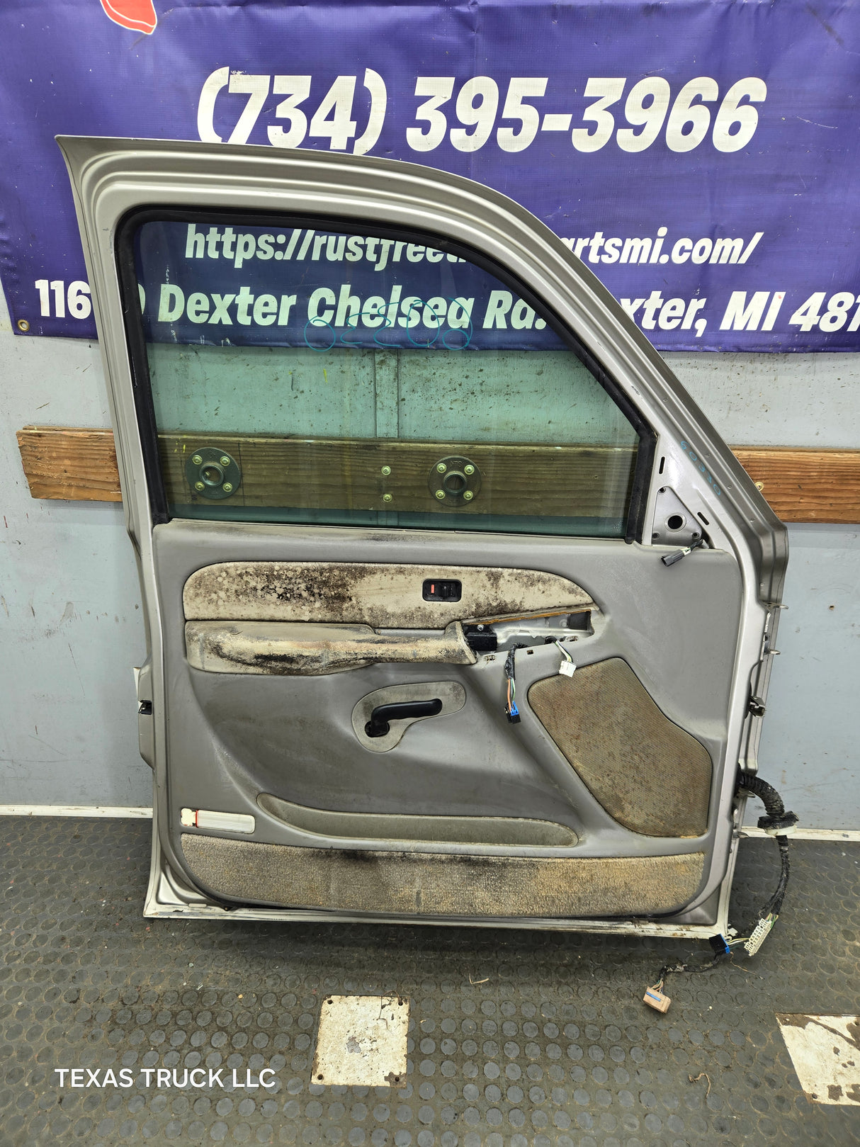 1999-2006 Chevrolet Silverado / GMC Sierra 1500 2500 3500 HD Front Driver Side Door LH