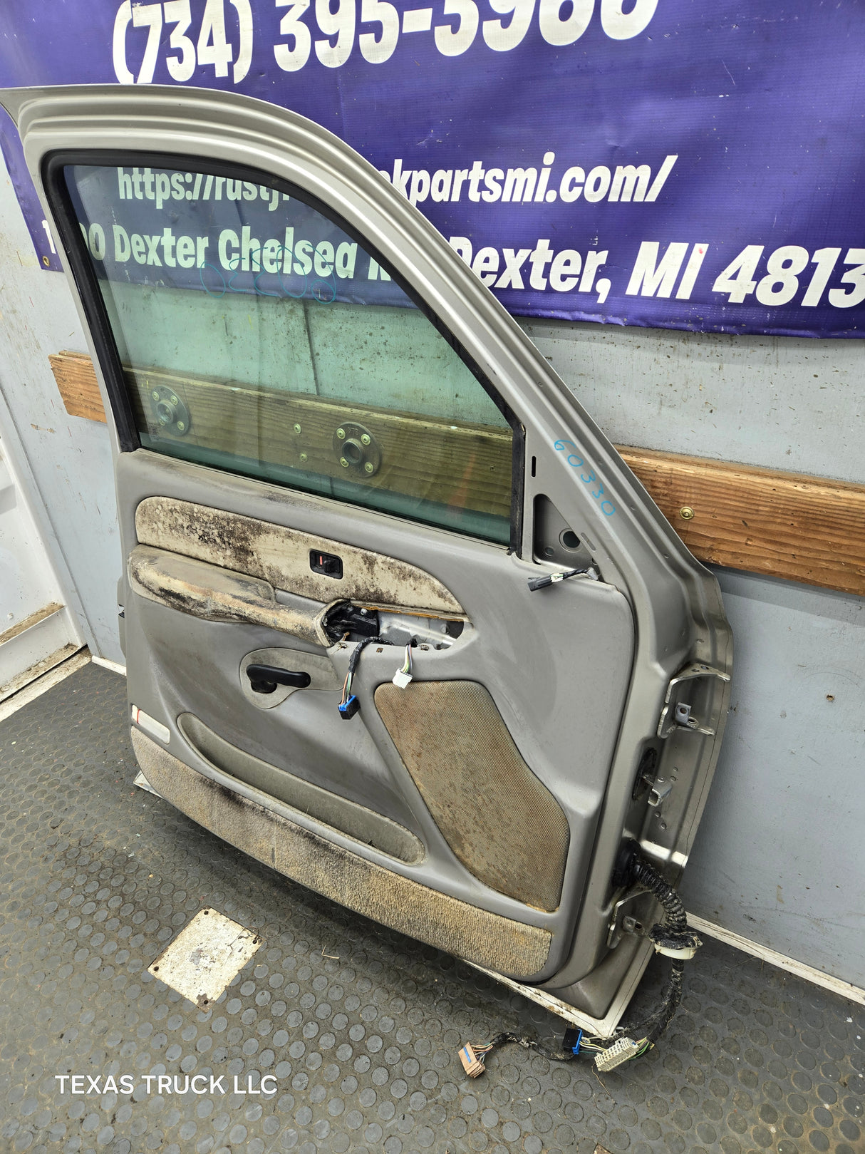 1999-2006 Chevrolet Silverado / GMC Sierra 1500 2500 3500 HD Front Driver Side Door LH