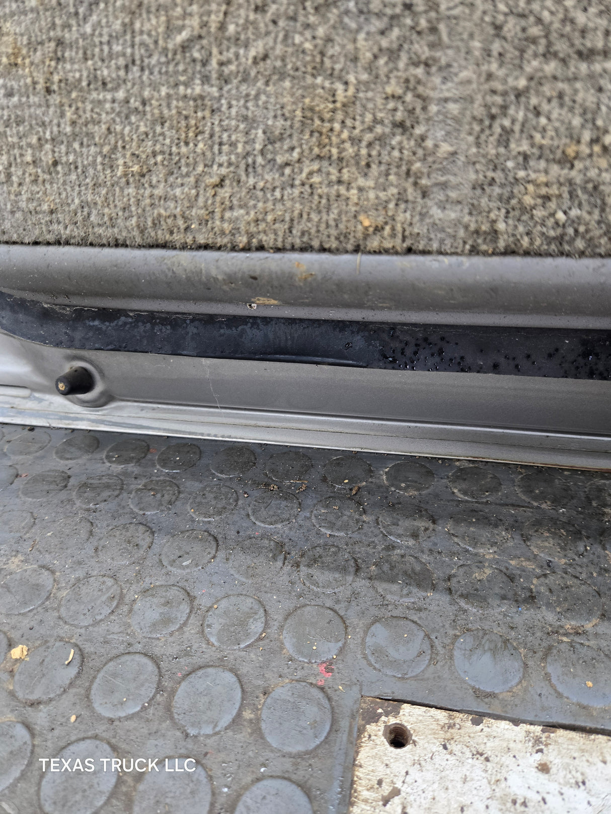 1999-2006 Chevrolet Silverado / GMC Sierra 1500 2500 3500 HD Front Driver Side Door LH