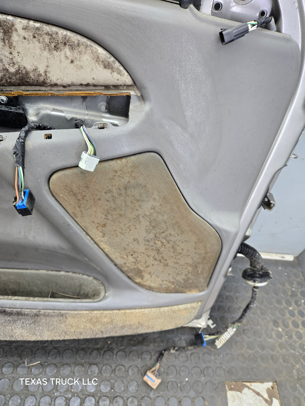 1999-2006 Chevrolet Silverado / GMC Sierra 1500 2500 3500 HD Front Driver Side Door LH