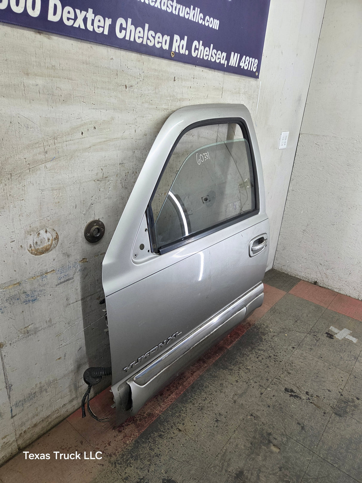 1999-2006 Chevrolet Silverado / GMC Sierra 1500 2500 3500 HD Front Driver Side Door LH