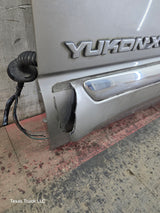 1999-2006 Chevrolet Silverado / GMC Sierra 1500 2500 3500 HD Front Driver Side Door LH